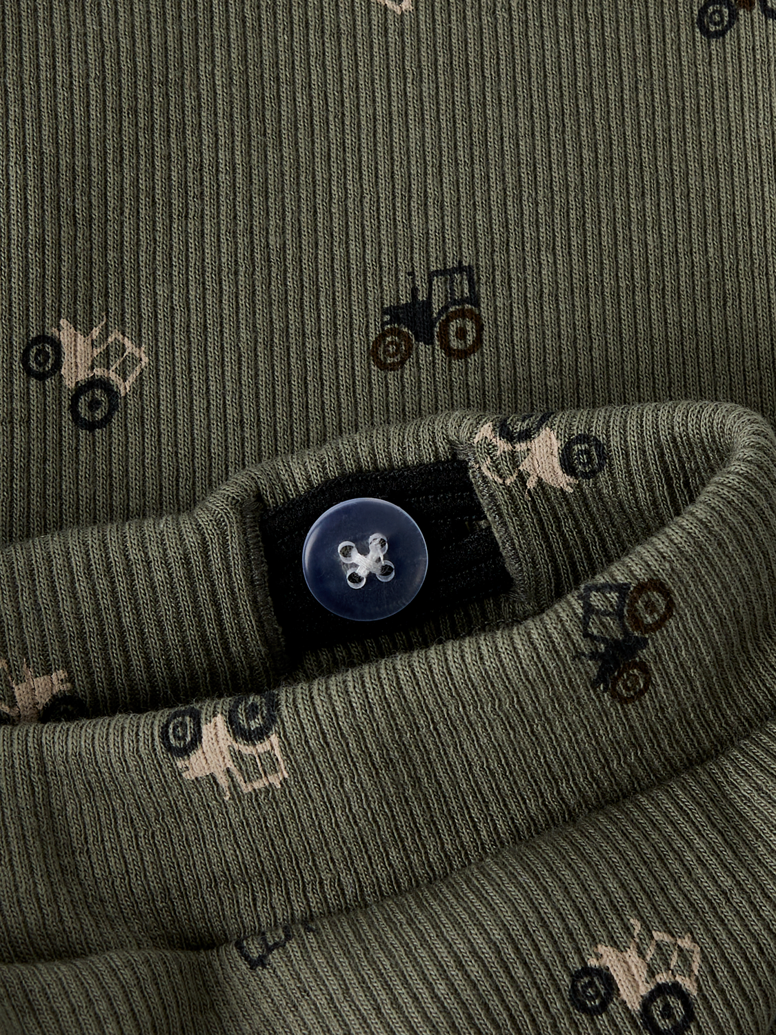 model_shot-front_full